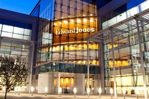 An additional 0 in potential pay per year, among other factors, can qualify the annual pay of an Edward Jones Financial Advisor in Canada as a good salary. . Glassdoor edward jones